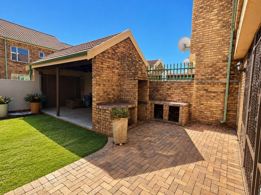  Bedroom Property for Sale in Roodia Free State